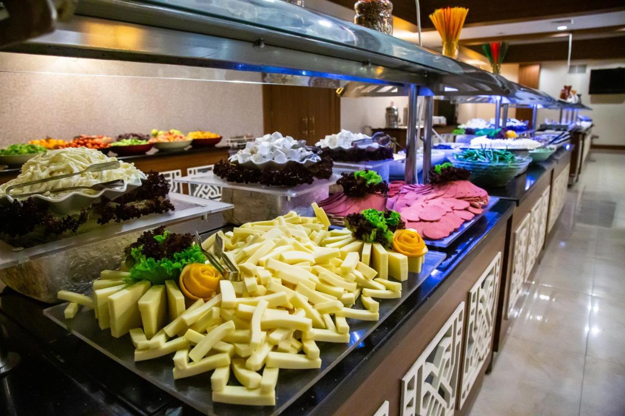 Spa Hotel Colossae Thermal Karahayit  Exterior foto A cheese display at a buffet
