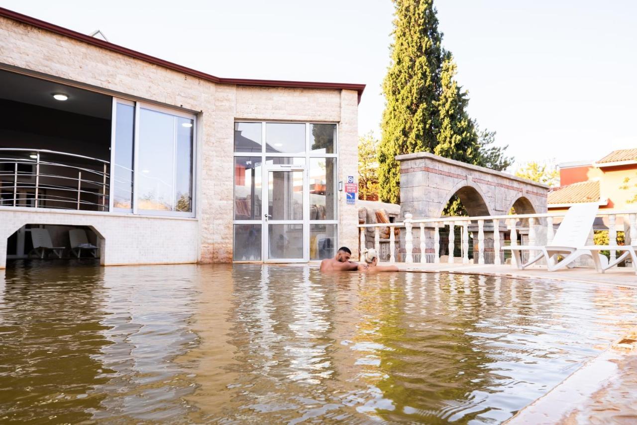 Spa Hotel Colossae Thermal Karahayit  Exterior foto The spa town of Varvarovski